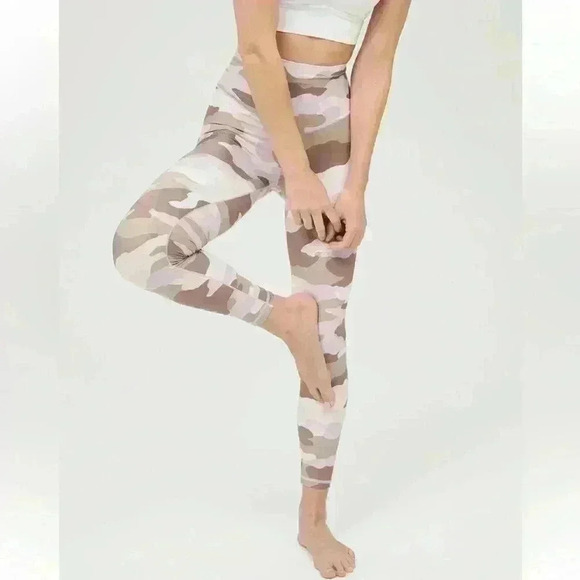 NWOT Offline By Aerie Real Me High Waisted Camo Printed Leggings Size X-Small - Picture 1 of 7